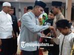 bikin-terharu-remaja-masjid-di-benteng-hilir-santuni-anak-yatim.jpg