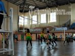 bola-voli-putri-riau-raih-medali-emas_20181026_202230.jpg