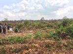 bpbd-meranti-bersama-tni-dan-polri-memastikan-titik-api-di-lokasi-karhutla_20180218_171121.jpg