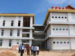 bupati-harris-meninjau-pembangunan-gedung-sttp_20160721_102000.jpg