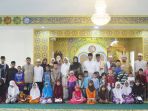 bupati-inhil-hm-wardan-dan-anak-yatim-piatu_20170621_155144.jpg