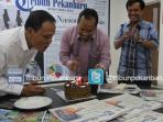 bupati-irwan-kunjungi-tribun-pekanbaru-2_20150416_174718.jpg