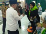 bupati-pelalawan-hm-harris-melepas-keberangkatan-jch-pelalawan_20170806_174543.jpg