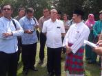 bupati-siak-syamsuar-dan-jajaran-bersama-sekjen-kementerian-lhk_20160527_161837.jpg