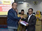 bupati_kampar_azis_zaenal_lkpj_apbd_ketua_dprd_kampar_ahmad_fikri_20180417_120311.jpg
