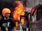 bus-milik-brimob-dibakar-massa-saat-rusuh-22-mei.jpg
