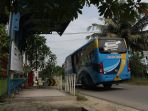 bus-trans-metro-pekanbaru-kembali-melintas-di-jalan-kartama_20170906_152244.jpg