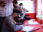 cek-pos-pengamanan-operasi-ketupat-lancang-kuning-kapolres-inhil-motivasi-petugas.jpg