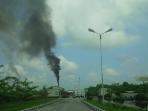 cerobong-asap-pabrik-kelapa-sawit_20151111_145859.jpg