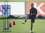 cristiano-ronaldo-menghadiri-sesi-latihan-juventus-vs-fc-porto.jpg