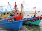 curi-ikan-di-perairan-riau-sempat-kabur-dua-kapal-ikan-berbendera-malaysia-ditangkap-sempat-kabur.jpg