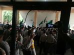 demo-di-gedung-dpr-aceh_20180926_115256.jpg
