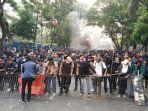 demo-mahasiswa-ruu-kpk-di-bandung.jpg