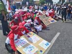 demo-spsi-riau-di-tugu-zapin_20171023_095030.jpg