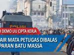 demo-tolak-uu-cipta-kerja-di-simpang-harmoni-ricuh-polisi-tembakkan-gas-air-mata.jpg