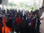 demo-tuntut-mafia-tanah-di-kantor-gubernur-riau.jpg