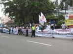 demo-unjuk-rasa-di-depan-kpu.jpg