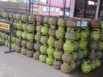 deretan-tabung-gas-elpiji-3-kg-kosong-di-gudang-milik-ptpully-rafi-jaya-kota-dumai_20171105_195033.jpg