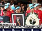 detik-detik-pemakaman-jenazah-bj-habibie-di-tmp-kalibata-ilham-habibie-ungkap-hal-mengharukan.jpg