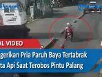detik-detik-pria-paruh-baya-tertabrak-kereta-api-saat-terobos-pintu-palang-viral.jpg