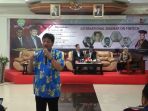 dr-syapsan-me-ur-seminar-universitas-riau-ur_20180404_141738.jpg
