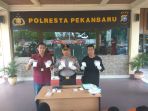 ekspos-tersangka-dan-barang-bukti-sabu_20170915_144824.jpg