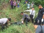 evakuasi-jasad-manusia-yang-ditemukan-tertelungkup_20160817_134327.jpg
