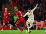 fabinho-kiri-bersaing-dengan-pemain-depan-ac-milan-ante-rebic.jpg