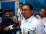 fadli-zon-sindir-baca-komik.jpg