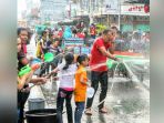 festival-perang-air-kepulauan-meranti_20180216_100512.jpg