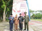 foto-bersama-di-depan-gambar-mahmud-marzuki.jpg