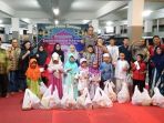foto-bersama-seusai-buka-bersama-toko-buku-gramedia-jensud-pekanbaru_20180528_163727.jpg