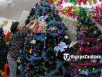 foto-penjualan-aksesoris-natal-dan-tahun-baru-2019-di-pekanbaru-1.jpg