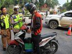 foto_bapenda_riau_gelar_razia_pajak_di_jalan_cut_nya_dien_pekanbaru_2.jpg