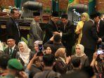 foto_empat_pimpinan_dprd_riau_dilantik_9.jpg