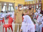 foto_gubernur_riau_tinjau_vaksinasi_di_sman_11_pekanbaru_1.jpg