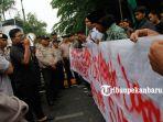 foto_hmi_pekanbaru_tolak_kenaikan_iuran_bpjs_kesehatan_1.jpg<pf>foto_hmi_pekanbaru_tolak_kenaikan_iuran_bpjs_kesehatan_2.jpg<pf>foto_hmi_pekanbaru_tolak_kenaikan_iuran_bpjs_kesehatan_3.jpg