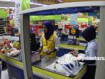 foto_hypermart_pekanbaru_masih_menggratiskan_plastik_belanjaan_1.jpg