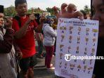 foto_komunitas_tuli_lancang_kuning_riau_kampanyekan_bahasa_isyarat_saat_hbkb_1.jpg<pf>foto_komunitas_tuli_lancang_kuning_riau_kampanyekan_bahasa_isyarat_saat_hbkb_2.jpg<pf>foto_komunitas_tuli_lancang_kuning_riau_kampanyekan_bahasa_isyarat_saat_hbkb_3.jpg<pf>foto_komunitas_tuli_lancang_kuning_riau_kampanyekan_bahasa_isyarat_saat_hbkb_4.jpg