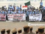 foto_mahasiswa_tuntut_gubernur_riau_tuntaskan_kabut_asap_1.jpg<pf>foto_mahasiswa_tuntut_gubernur_riau_tuntaskan_kabut_asap_2.jpg<pf>foto_mahasiswa_tuntut_gubernur_riau_tuntaskan_kabut_asap_3.jpg<pf>foto_mahasiswa_tuntut_gubernur_riau_tuntaskan_kabut_asap_4.jpg