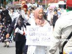foto_massa_minta_usut_dugaan_kecurangan_penghitungan_suara_pemilu_pilpres_1.jpg<pf>foto_massa_minta_usut_dugaan_kecurangan_penghitungan_suara_pemilu_pilpres_2.jpg<pf>foto_massa_minta_usut_dugaan_kecurangan_penghitungan_suara_pemilu_pilpres_3.jpg<pf>foto_massa_minta_usut_dugaan_kecurangan_penghitungan_suara_pemilu_pilpres_4.jpg