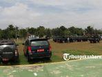 foto_mobil_dinas_nunggak_pajak_masih_diparkir_di_halaman_kediaman_gubernur_riau_sejak_lebaran_3.jpg