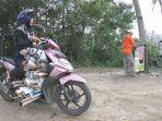 foto_panwascam_tenayan_raya_pekanbaru_tertibkan_apk_yang_menyalahi_aturan_1.jpg