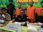 foto_pengedar_narkoba_jaringan_internasional_berhasil_ditangkap_polda_riau_1.jpg<pf>foto_pengedar_narkoba_jaringan_internasional_berhasil_ditangkap_polda_riau_2.jpg<pf>foto_pengedar_narkoba_jaringan_internasional_berhasil_ditangkap_polda_riau_3.jpg<pf>foto_pengedar_narkoba_jaringan_internasional_berhasil_ditangkap_polda_riau_4.jpg