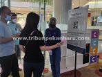 foto_pengunjung_scan_pedulilindungi_sebelum_masuk_bioskop_di_pekanbaru-1.jpg