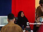 foto_perekaman_ktp_el_di_stadion_kaharudin_nasution_4.jpg