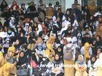 foto_ratusan_guru_sertifikasi_duduki_kantor_dprd_pekanbaru_1.jpg<pf>foto_ratusan_guru_sertifikasi_duduki_kantor_dprd_pekanbaru_2.jpg<pf>foto_ratusan_guru_sertifikasi_duduki_kantor_dprd_pekanbaru_3.jpg<pf>foto_ratusan_guru_sertifikasi_duduki_kantor_dprd_pekanbaru_4.jpg