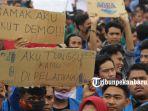 foto_ribuan_mahasiswa_demo_di_kantor_gubernur_riau_3.jpg