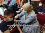 foto_vaksinasi_covid-19_bagi_anak-anak_di_pekanbaru_1.jpg