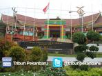 gedung-dprd-riau_20160125_141139.jpg